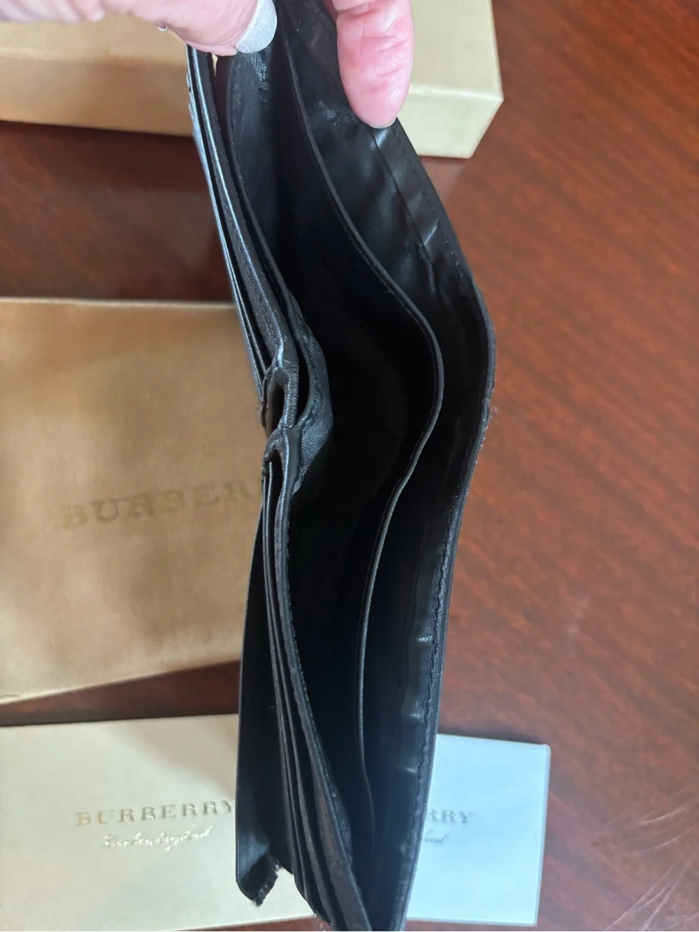 Burberry compact slim